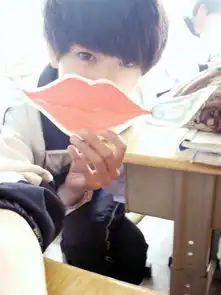 qq皮肤qq男生透明皮肤喜欢的给花撒潮流