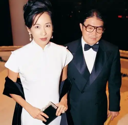 郭晶晶62岁婆婆担任港姐评委,风韵犹存气质佳,二嫁豪门生活幸福