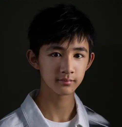 两个月长5cm,荣梓杉快追上刘昊然了,陈思诚咋这么会挑演员
