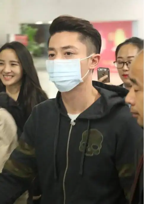戴口罩难挡帅气的十大男星肖战李易峰杨洋李现最帅,张一山入围