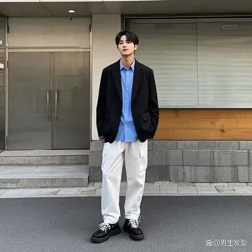 初春男生简约时尚穿搭推荐三套
