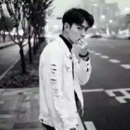 帮我找找这张图片的另一半女的情侣照