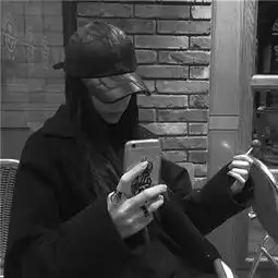 女生伤感颓废黑白头像2018精选我把时间倒转爱上你的记忆
