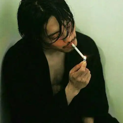 一个男人要失去多少,脑子里才会只剩下赚钱
