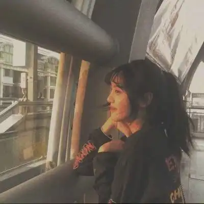 难过女头像2020最新伤感女头像背影或侧脸
