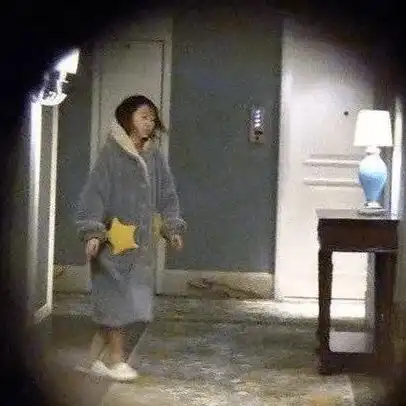 美女坐大腿婚内出轨,这5位男星人前好男人,背后一言难尽
