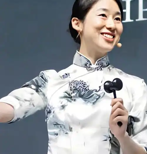 挥一次手就值1000万37岁美哭全网的她,人生一直在开挂