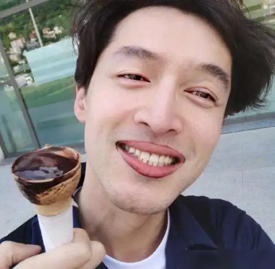 你怎么穿品如的衣服薛之谦旗袍,胡歌短裙,王宝强护士装老要命