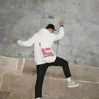 好看的微信背影情侣头像高清一男一女
