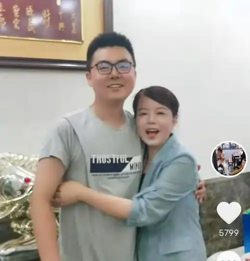 姚威与父母过的首个生日,许敏的那句儿子快许愿听了让人感动