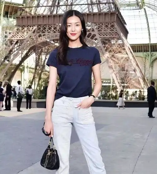 50岁俞飞鸿近照曝光,我看到了女人最好的一面