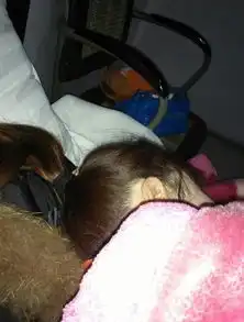 我十五岁的男孩子,能和大人搂住睡觉吗