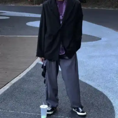 2023简约干净男生头像
