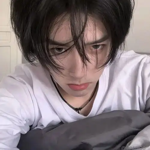 帅气真人男生头像遗憾像是卡在我们喉咙里的酒
