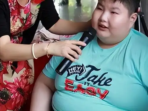 江西男孩患罕见病14岁重300斤,为活命切胃,临终痛哭我要减肥