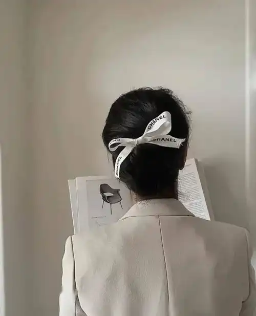 快扔掉你土气的发绳,这些发饰更时髦
