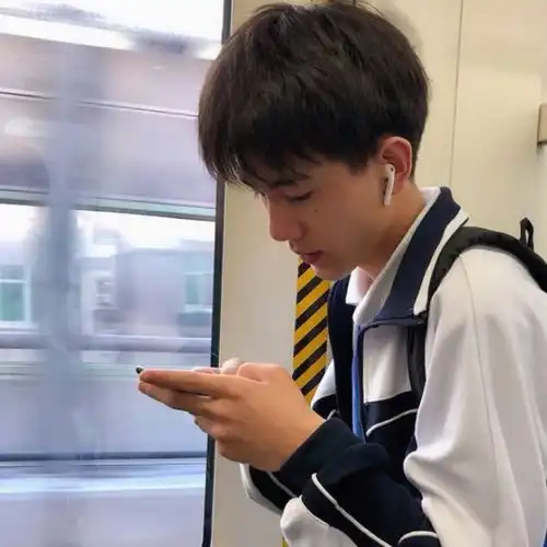真正爱你的男生,不会只会说我爱你,而是有这3个实际行动