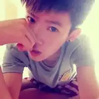 求一个捂嘴微笑的男生头像不要非主流
