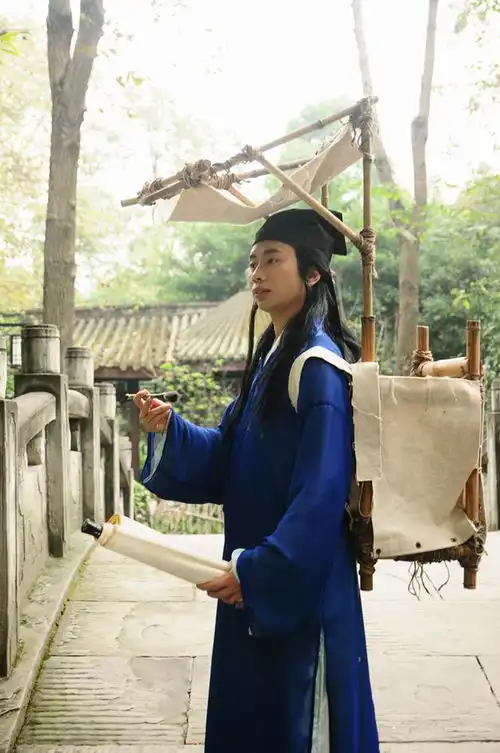 杨大侠佛系一青年,路在人不愁歌词
