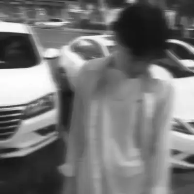男生帅气头像2018孤独黑白图片精选有没有那么一秒你是爱我的
