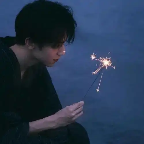 头像看得特别透彻的优质清醒文案
