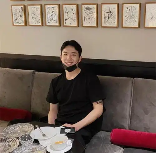大明星与小奶狗,韩国女星韩艺瑟晒和男友合照,自曝比男友大十岁