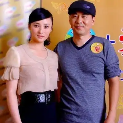 李孝利下嫁丑男盘点娱乐圈美女丑男夫妻