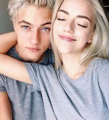这个欧美男模特是