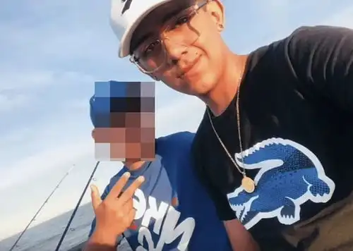 阿根廷15岁少年持假枪劫车,遭78岁老翁用真枪击毙网易订阅
