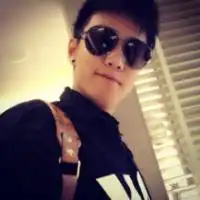 求一张男生戴墨镜很酷半身镜头的头像
