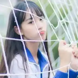 组图丨穿着校服的少女

