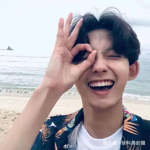 中戏第一才是吴亦凡真爱蒋依依颜值寝室垫底新生谁是最大赢
