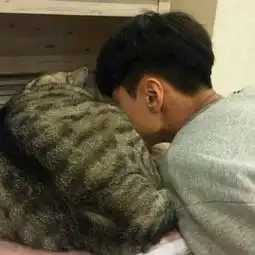 最新男生背影头像个性潮很帅气爱情之所以掉价是因为没牵挂
