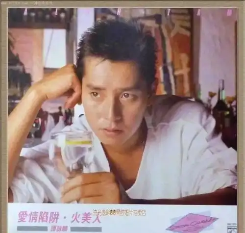 71岁谭咏麟罕晒健身照面色红润身材健硕,自拍姿势搞笑又可爱
