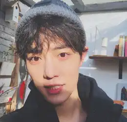 男星学生时期照蔡徐坤眉清目秀,李现阳光暖男,肖战却像路人
