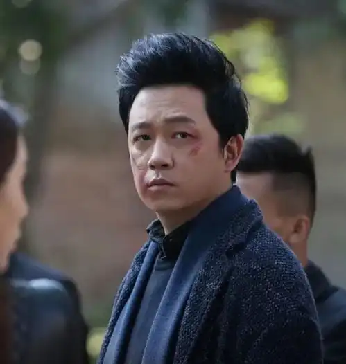 董洁儿子近照引关注,15岁顶顶高级脸帅炸,母子同框太温馨