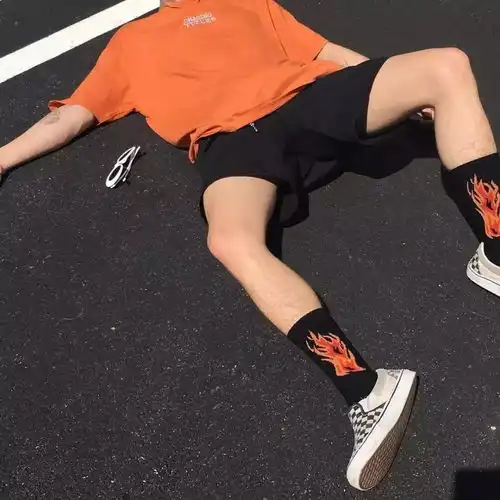 男生短裤不过膝,这是夏天的涟漪