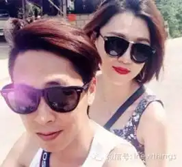 励志情侣走红男生苦练摄影女生变身女神
