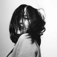 伤感女生头像阳光下刺眼的好男人
