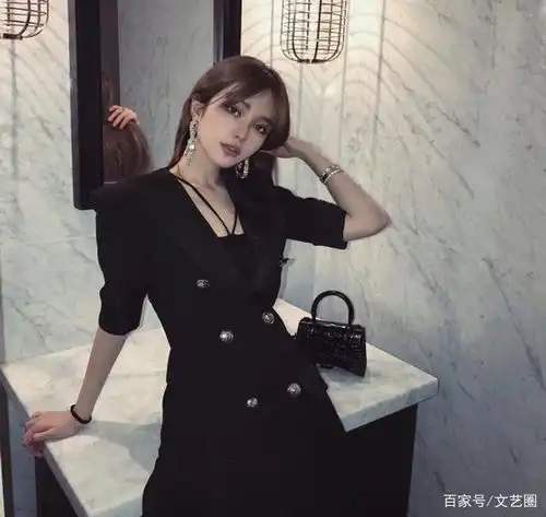 周扬青背景正式曝光,父亲军人出身是中行副行长,政商界人脉雄厚
