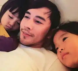 两次离婚三个孩子,钟丽缇凭什么嫁给小12岁的鲜肉帅哥张伦硕竟然是因为......