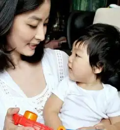 陈慧琳带儿子陈昇来啦,小孩子从小就帅气可爱