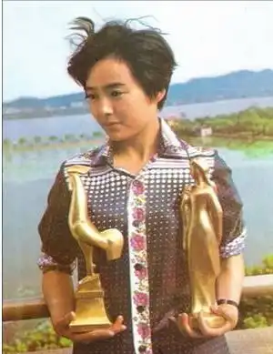 一代女神张瑜与丑男丈夫离婚,单身29年无子女,63岁似36岁