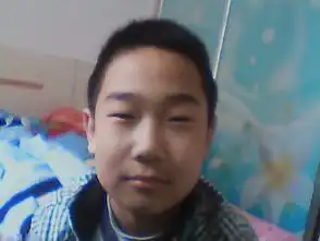 请问谁有12岁左右男孩的照片啊