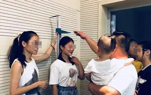 12岁孩子一直比同龄人低,医生说是矮小症,父亲却不相信检查结果