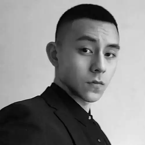 短发痞味男人
