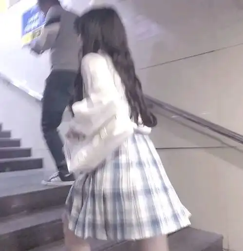 真人女生头像十几岁的少年总是发着光的
