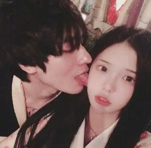 大舅子好男人形象瞬间瓦解跟妻子太过亲密,粉丝这谁顶得住
