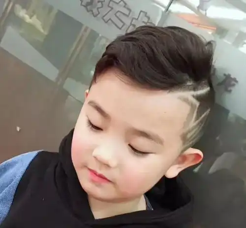 帅气男孩发型
