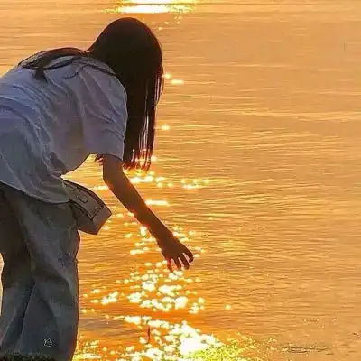 落日余晖待你而归阳光女头
